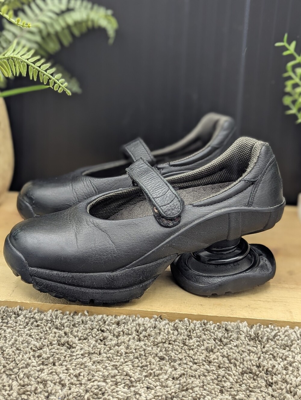 Z-Coil Pain Relief Women's Size 5 Mary Jane Walking Comfort Shoes